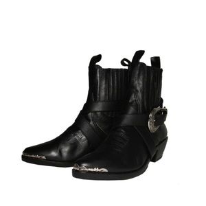 Wandering Coyote - Women’s black ankle boots